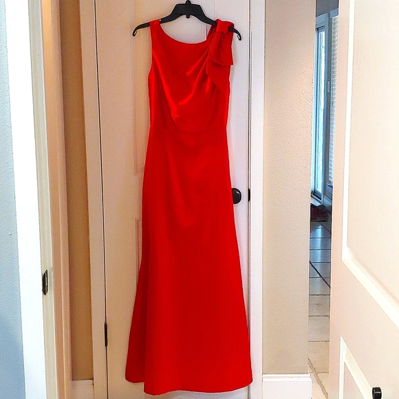 Perfect for Prom! Stunning party dress, size 6. - Picture 1 of 6